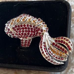 NWT crystal fish statement ring rhodium electroplated size 8